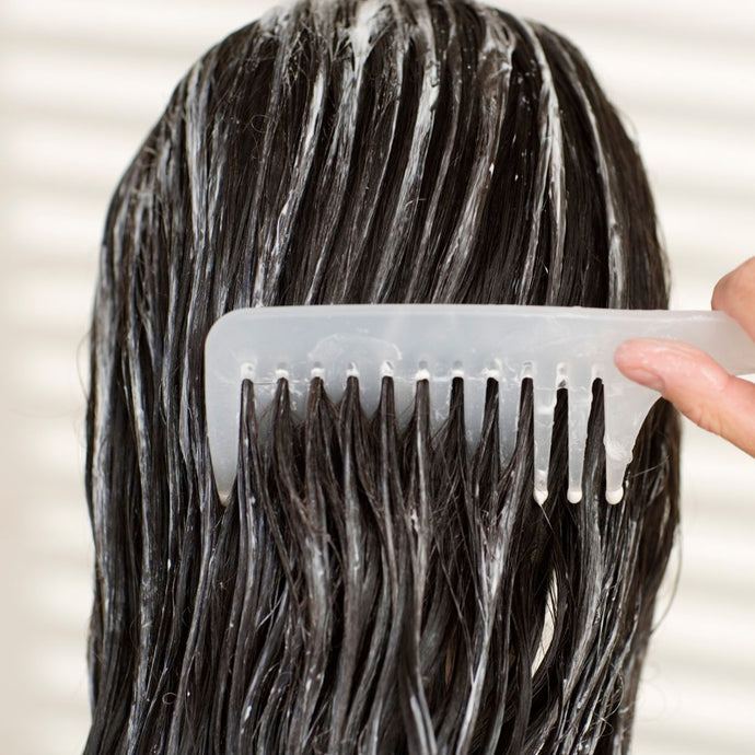Combating Frizz 101: Your Summer Survival Guide